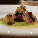 f - バルバリー種鴨雌ロース、栄螺、横澤曲がり禰宜、シチリアチーズ