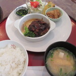 フィオーレ - お豆腐入り手ごねハンバーグ　890円