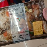 セブンイレブン - 料理写真:秋の味覚舞茸御飯の幕の内弁当を見つけました。これにします。
