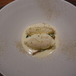 ル クーリュズ - 白身のクネル、生クリームに日本酒とスダチ胡椒のソース