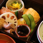 高井家 - くらげ、鮭、レンコン、鴨ロース、出汁巻、枝豆他