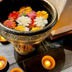 印度料理シタール - ディワリにちなんだ玄関の飾り付け