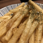 空腹鶏 - ネオ大衆 鶏 酒場 ハングリーチキン 神田駅本店(東京都千代田区鍛冶町)アンチョビポテトフライ