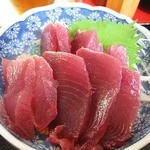 愛南 市場食堂 - びやびやカツオのお刺身アップ