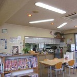 愛南 市場食堂 - さっぱりした店内だけど、愛想のよいおばちゃま方がうれしい