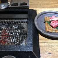 炭火焼肉 牛仁 一番町本店 - 残念な成形炭