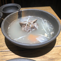 炭火焼肉 牛仁 一番町本店 - 逆写真詐欺スープ、しょっぱすぎ。