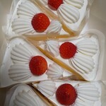 銀座コージーコーナー - 整然と並ぶショートケーキ達！