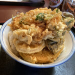 天富士 - 盛りだくさんのかき揚げ丼