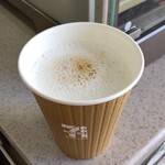セブンイレブン - ドリンク写真:「コーヒーマシン」が、美味しいホットカフェラテを淹れてくれます。