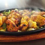 サハラ - ティッカ系は鉄板ジュウジュウで出てくるのも嬉しいポイント