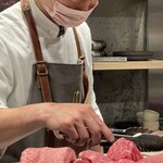 中津をにく - 大将がすべて焼いてくれる