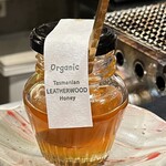 中津をにく - アイスクリームにかけたタスマニアの蜂蜜