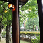 万平ホテル カフェテラス - カフェテラスの窓際席に案内してもらいました！