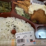 わくわくコマレオ - 料理写真:エビフライタルタルソース弁当（298円）