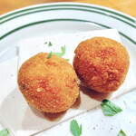 ヴィネリア グーフォ - 栗とキノコのリゾットのライスコロッケ
      2個　700円
