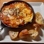 Wine Terrace Yu-me - 煮込み牛タンのグラタン。バケット付き 1480円