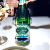 オマージュ - ◉ ジャン・ラルマン・エ・フィス　ブリュット・レゼルヴ　ヴェルズネイ・グラン・クリュ　N.V.
                    AOC シャンパーニュ
                    品種　ピノ・ノワール 80%、シャルドネ 20%
                    