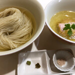 らあめん サンド - チャーシューが変わった！昆布水つけ麺塩！