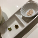 Raamen Sando - 薬味の藻塩、すりたてわさび、県産柚子胡椒！