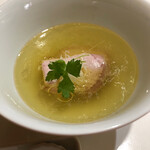 Raamen Sando - 黄金色に輝く塩スープ！チャーシューが変わった！