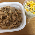 Sukiya - すき家の豚丼！380円と、サラダ140円税込