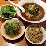 麺屋 六感堂 - 大人のラムブラック担々麺＋パクチー大人のラムブラック担々麺＋ラム煮込み＋ラムそぼろご飯