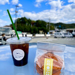 Cafe Ougiya - アイスコーヒーとでっかいかぼちゃマカロン