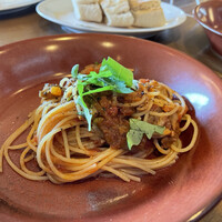 THE THEATRE TABLE - 牛スジとゴボウのトマトラグーソース