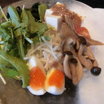 洋麺屋 五右衛門 - 季節のサラダ(580円)