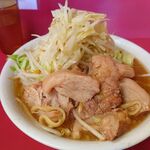 ラーメン二郎 - 小ブタＷ　ヤサイ、ニンニク