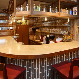 1名様からご利用いただけます。
                                          おすすめワインをご説明させていただきます。