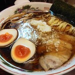 びんびん亭 - ラーメン600円(税込:以下同)
      大盛り100円にLINE登録で味玉通常100円がサービス