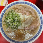 駒や - ワンタンメン　平打ち麺で