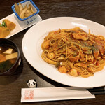 Pochi No Ie - タコときのこのトマトパスタ