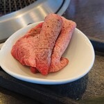 山形黒毛和牛 米沢牛焼肉 仔虎 - タン塩