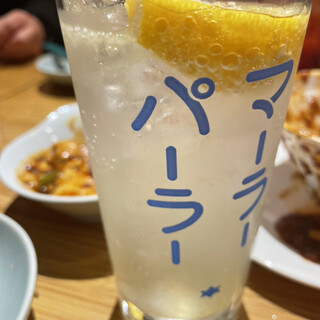 手包み餃子と酒 麻辣パーラー_1