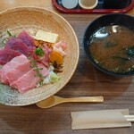 寿司けん - マグロ赤身・中トロの半々丼