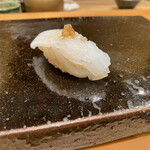 鮨 まつうら - 今日は細かな隠し包丁でサクサクっとした歯触り