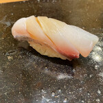 鮨 まつうら - 鯛の皮の旨味が存分に楽しめます