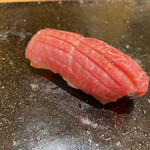 鮨 まつうら - これも赤みと同じく、身の端っこに少し硬い部分があって少し気になりました