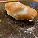 鮨 まつうら - 塩でふわっとした仕上がり、好きです