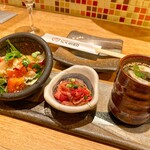 Nikunosuke - 前菜3種盛り(がりとトマトの和え物、十勝ハーブ牛ユッケ、5時間炊きの黄金スープ)