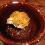 ミニヨンTOKYO - お通しのクリームチーズ