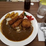 カレーショップ田園 - オリジナルシーフードフライカレー。