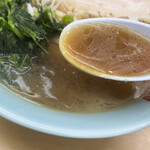 横浜ラーメン 町田家 - あっさりとしたスープ
