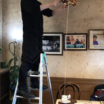 喫茶ツヅキ - 天井落としパフォーマンス