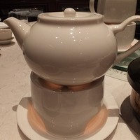 筑紫樓 銀座店 - ジャスミンティーのポットを持ってきてくれます。