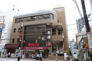 Yakiniku Gyuurin - ローソンがあるビルの3階です。