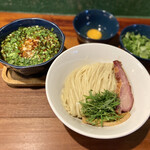 ラーメンめろう - 【限定】冷台湾つけそば パクチー 卵黄TP